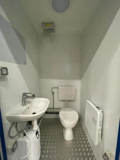 Yksiosainen wc-koppi sisältä 2